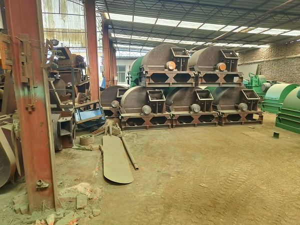 Large capacity wood crusher grinder