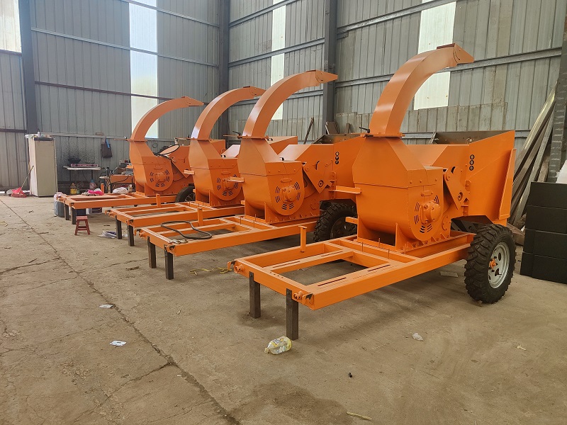 Electric or diesel engines tree branch crusher