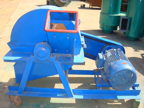 Small Mobile Making Sawdust Wood Chipper