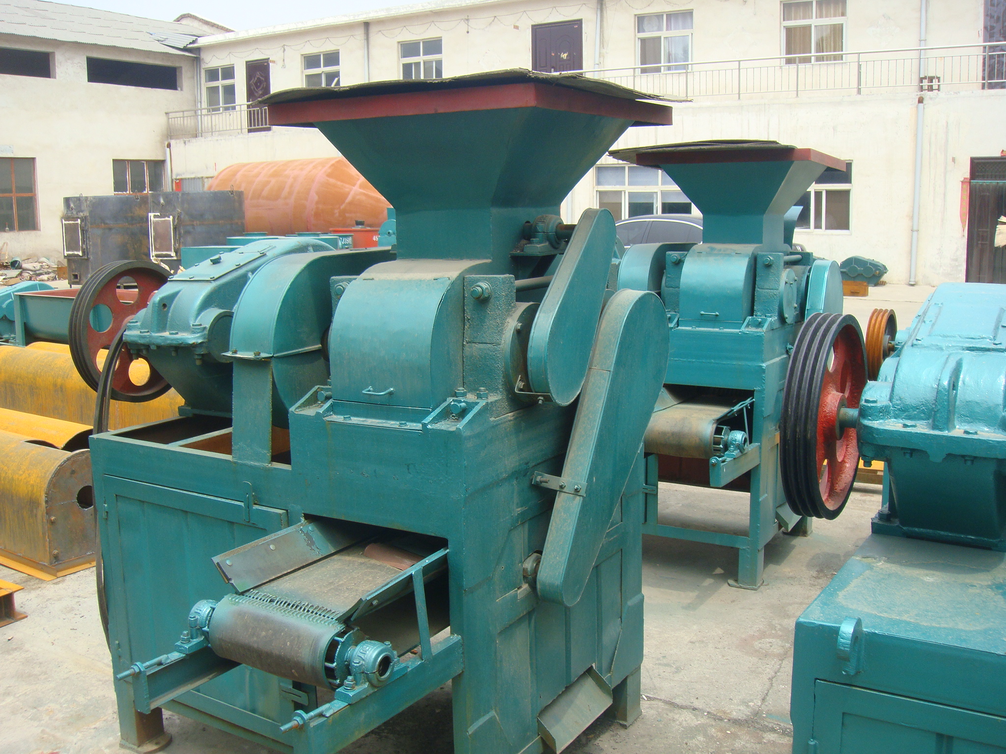 Roller Pressed Wood Coconut Shell Charcoal Powder Briquette Making Machine