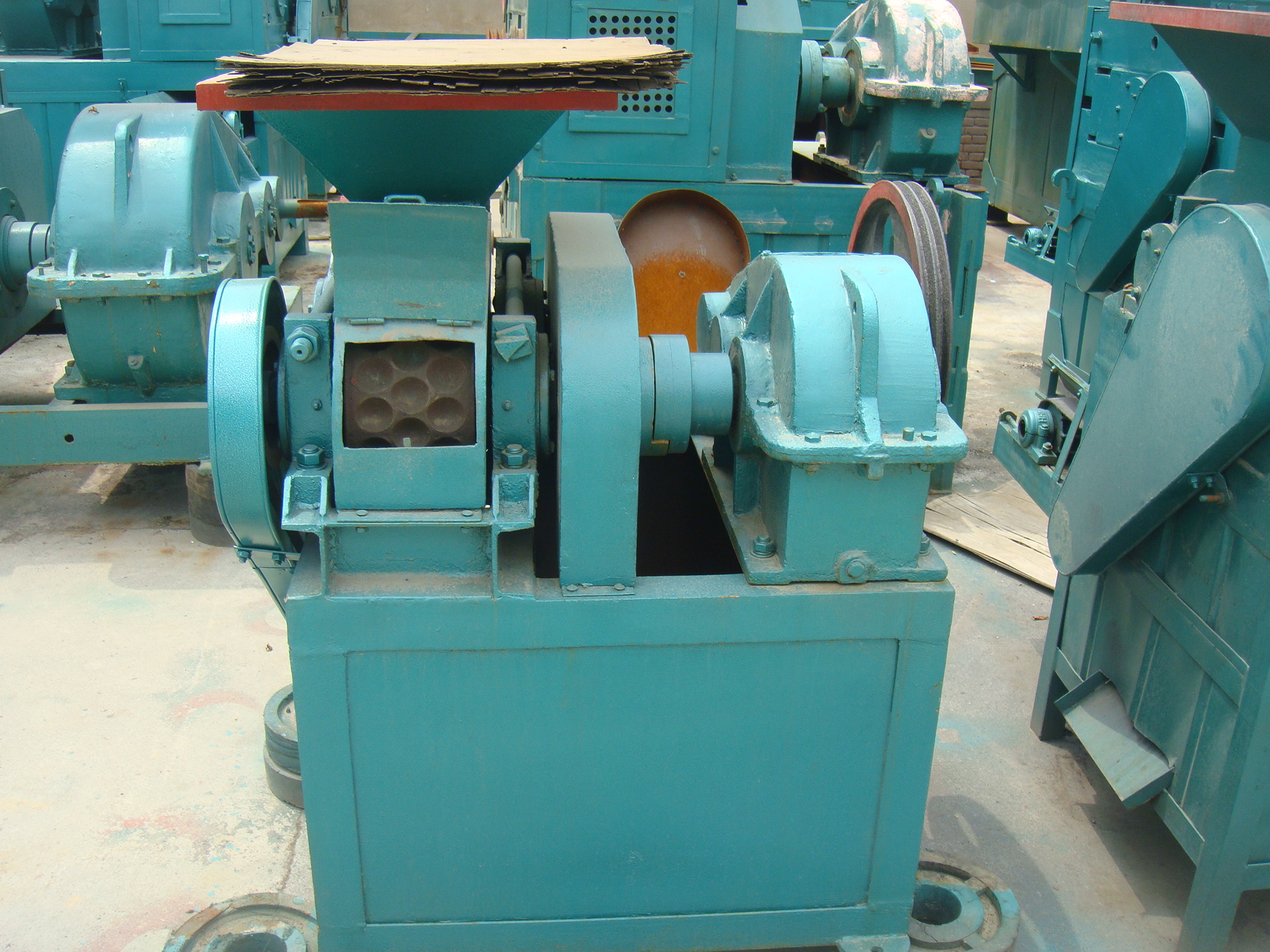 High Capacity Biomass Charcoal Ball Briquette Press Machine